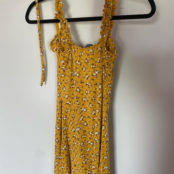 Pretty Little Thing - Yellow Floral Dress - Picture 6 of 6